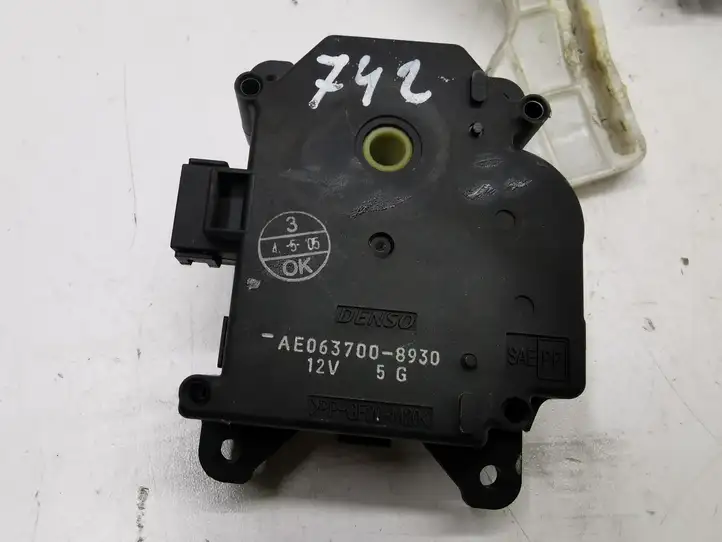 Toyota Corolla E120 E130 (2004 - 2007) AE0637008930 Двигатель задвижки потока воздуха — фото 6
