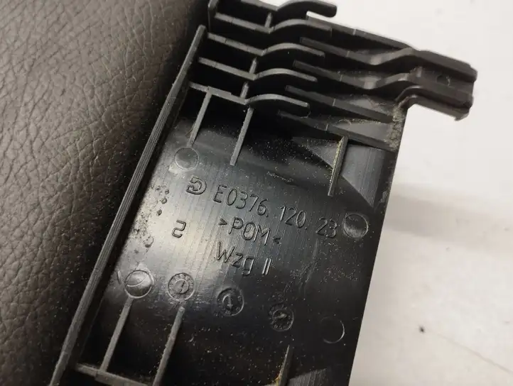 Mercedes-Benz C W203 (2000 - 2007) E037612023 Подлокотник — фото 8