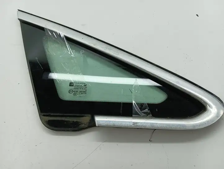 Opel Astra J (2009 - 2012) Треугольное стекло кузова — фото 1