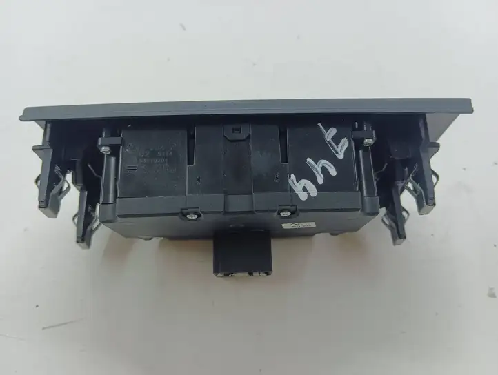 BMW X5 E70 (2006 - 2013) 9134726 Включатель фонарей — фото 4