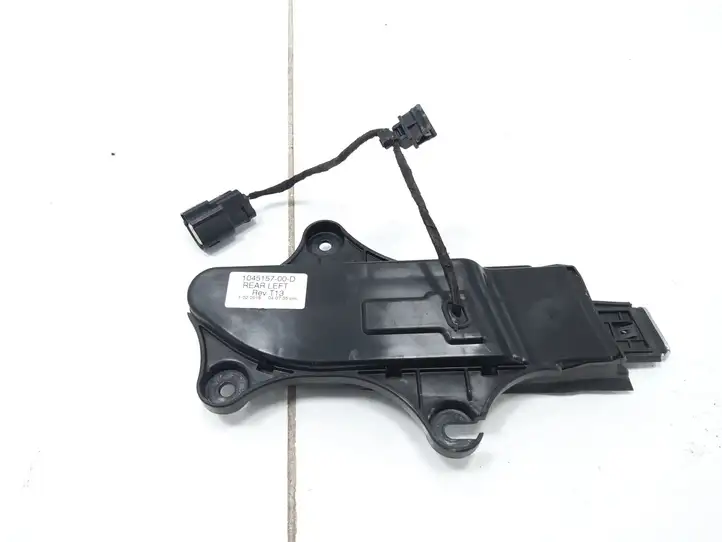 Tesla Model X (2015 - 2021) 104515700D Наружная ручка задней двери — фото 2