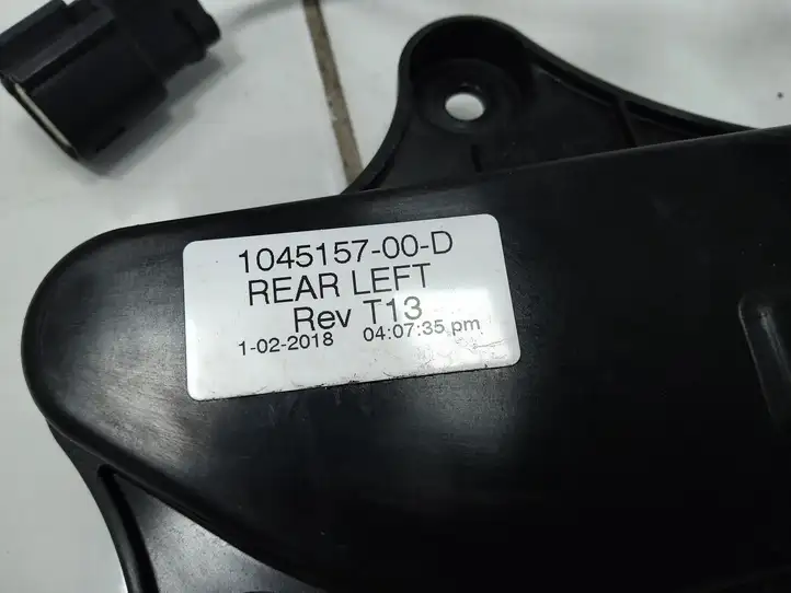 Tesla Model X (2015 - 2021) 104515700D Наружная ручка задней двери — фото 3