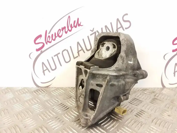 Audi A4 S4 B9 (2015 - 2019) 4M0199371 Опора двигателя — фото 1