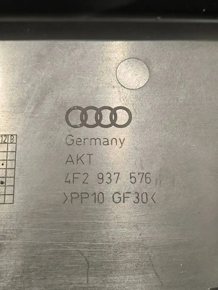 Audi A6 S6 C6 4F (2004 - 2008) 4F2937576 Крышка ящика предохранителей — фото 3