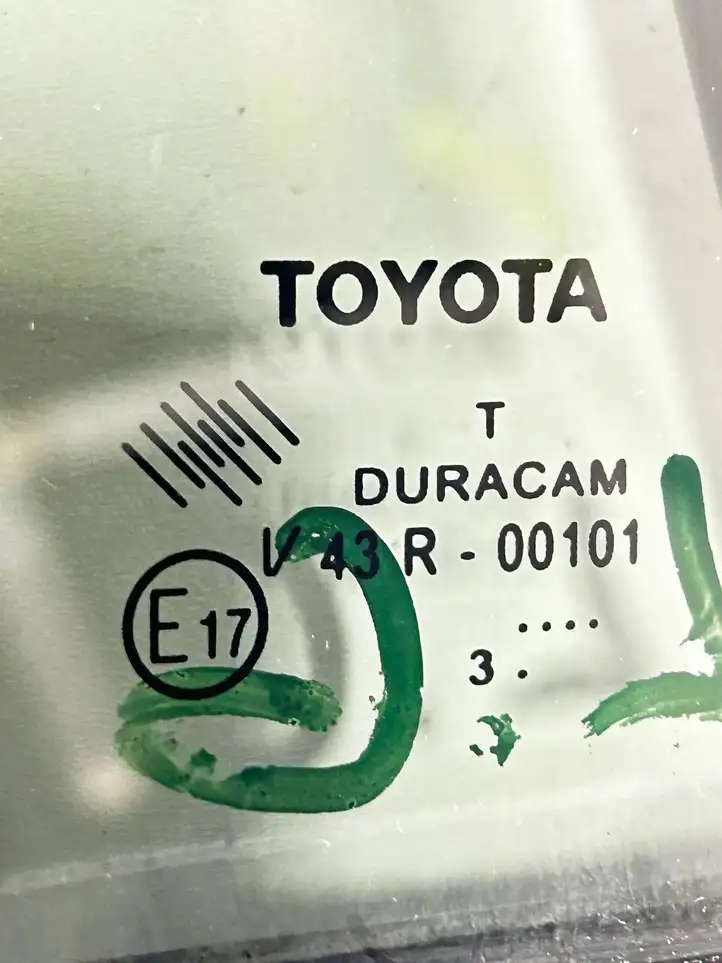 Toyota Verso (2012 - 2015) 681890F010 Форточка двери — фото 3