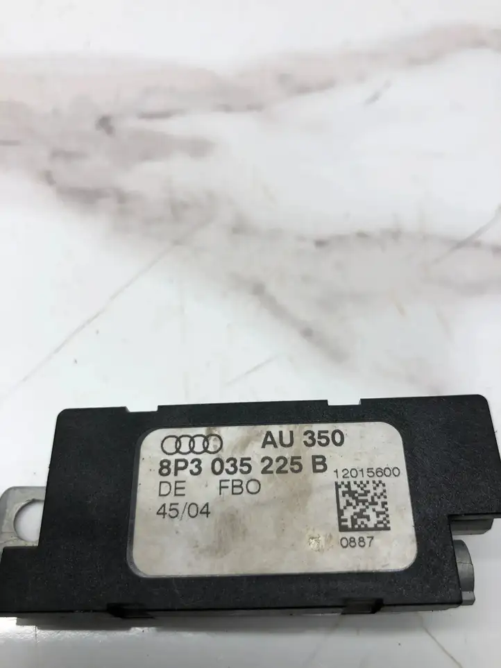 Audi A3/S3 8P (2004 - 2008) 8P3035225B Усилитель антенны — фото 3