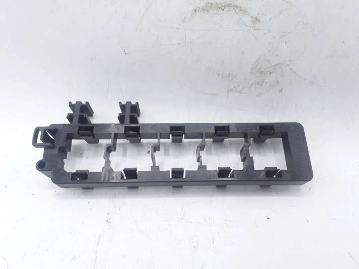 Volkswagen PASSAT B6 (2005 - 2010)  1K2937503A Блок монтирования реле