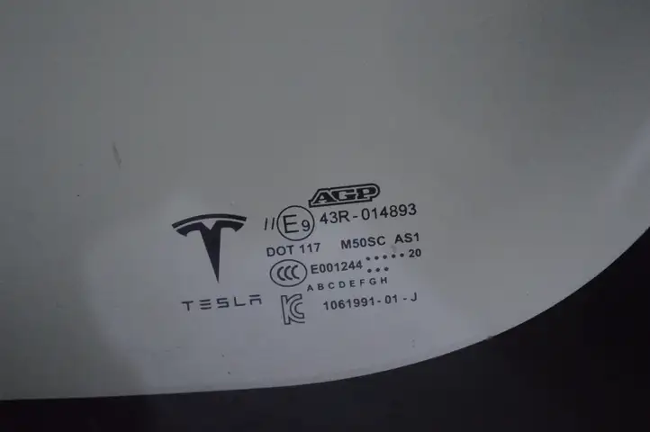 Tesla Model S (2016 - 2021) 43R014893 Переднее стекло — фото 8