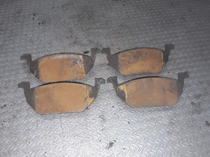 Renault Scenic I (1996 - 2003) Передние тормозные колодки — фото 1