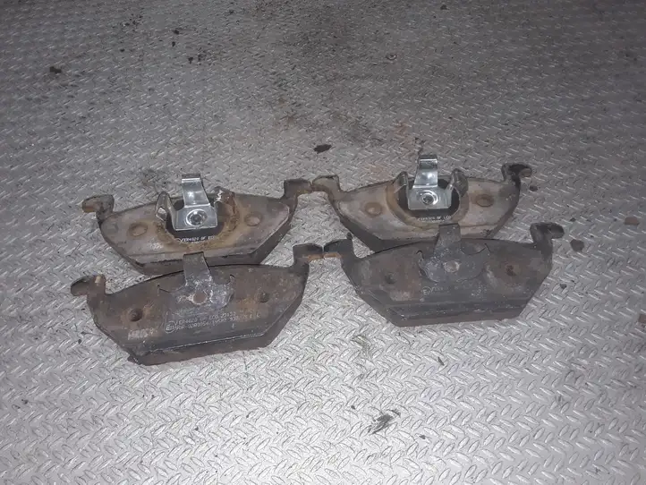 Renault Scenic I (1996 - 2003) Передние тормозные колодки — фото 2