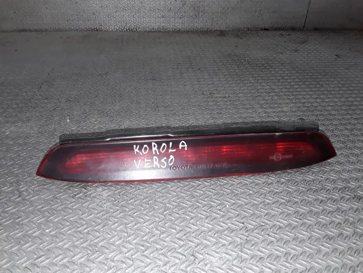 Toyota Corolla Verso E121 (2001 - 2004) Дополнительный стоп фонарь — фото 1