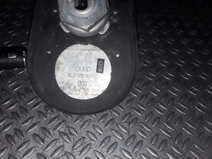 Audi A6 S6 C5 4B (1997 - 2001) 8L0035501E GPS антенна — фото 2
