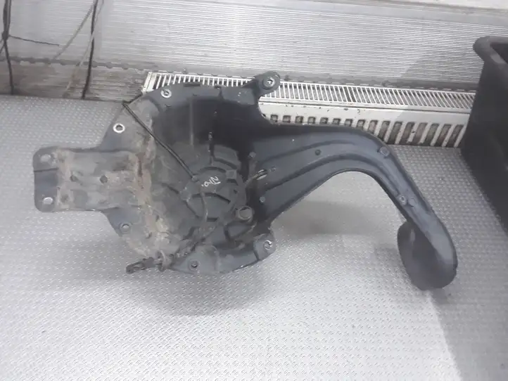 Land Rover Freelander (1997 - 2003) Кронштейн запасного колеса — фото 2