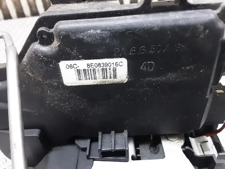 Audi A4 S4 B6 8E 8H (2000 - 2006) Замок задней двери — фото 2
