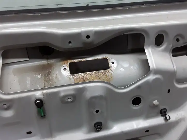 Toyota Corolla Verso E121 (2001 - 2004) Крышка багажника — фото 4