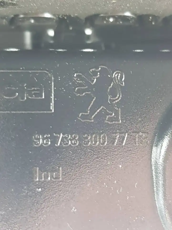 Peugeot 208 (2015 - 2019) 9673330077 Центральная отделка панели приборов — фото 3