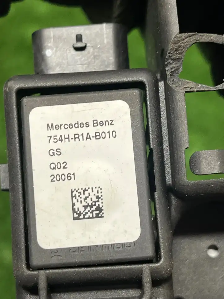 Mercedes-Benz GLE W167 (2019 - ) A1675402434 Блок предохранителей (комплект) — фото 3