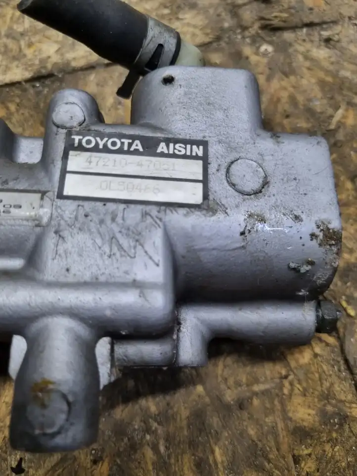 Toyota Prius (XW10) (1997 - 2003) 4721047051 Главный тормозной цилиндр — фото 3