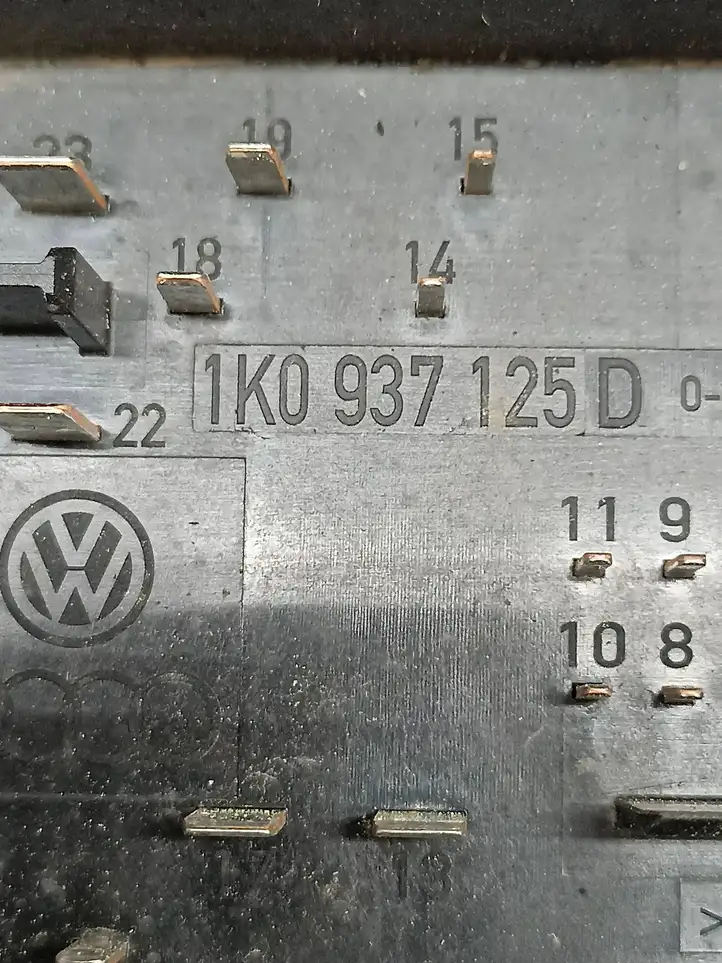 Volkswagen Tiguan (2007 - 2011) 1K0937125D Блок предохранителей — фото 6