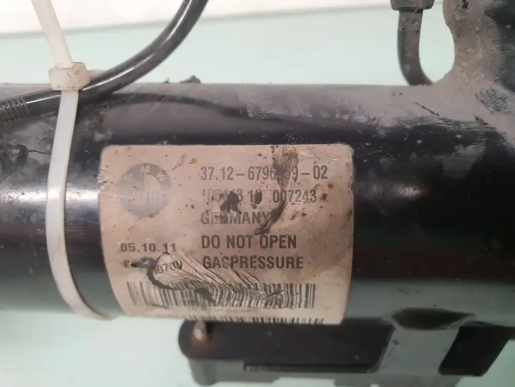 BMW 5 F10 F11 (2009 - 2016) 6796859 Задний aмортизатор — фото 3