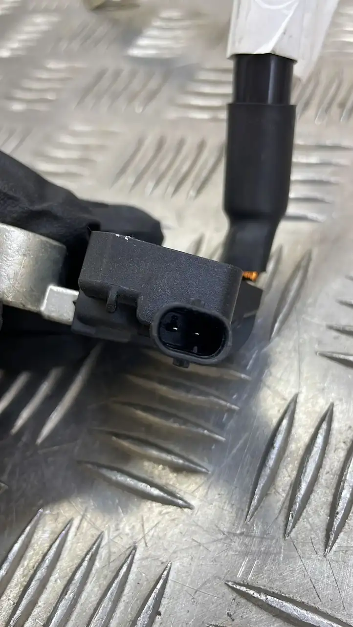 Audi Q5 SQ5 (2008 - 2012) 8R0915181 Минусовой провод аккумулятора — фото 2