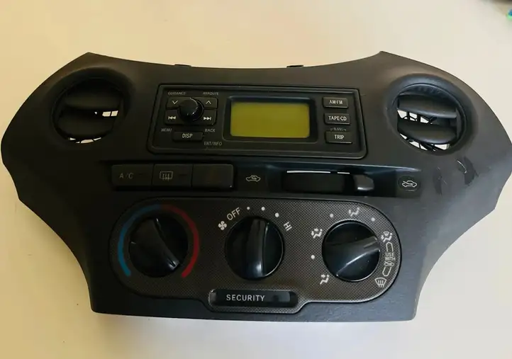 Toyota Yaris (1999 - 2003) 861100D040 Магнитола / мультимедийная система — фото 1