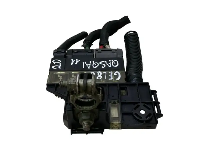 Nissan Qashqai (2010 - 2013) Клеммный узел плюсовых проводов — фото 5