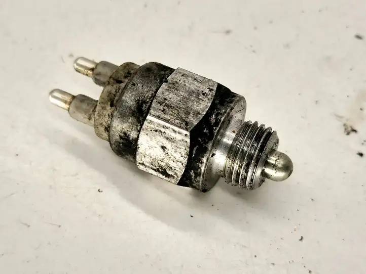 Volvo S60 (2000 - 2004) 03W07 Датчик заднего хода — фото 3