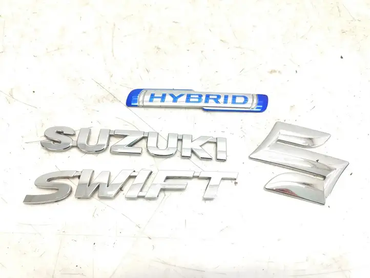 Suzuki Swift III (2017 - ) Эмблема производителя — фото 1