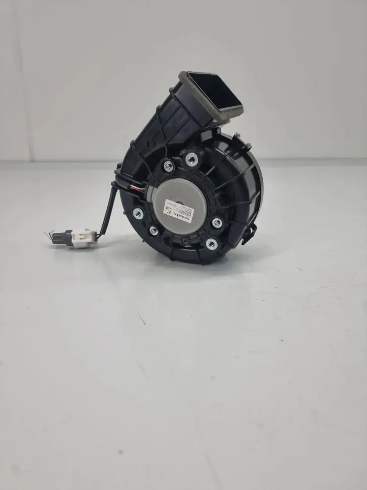 Toyota RAV 4 (XA50) (2018 - ) G923033050 электрический вентилятор батареи автомобиля — фото 3