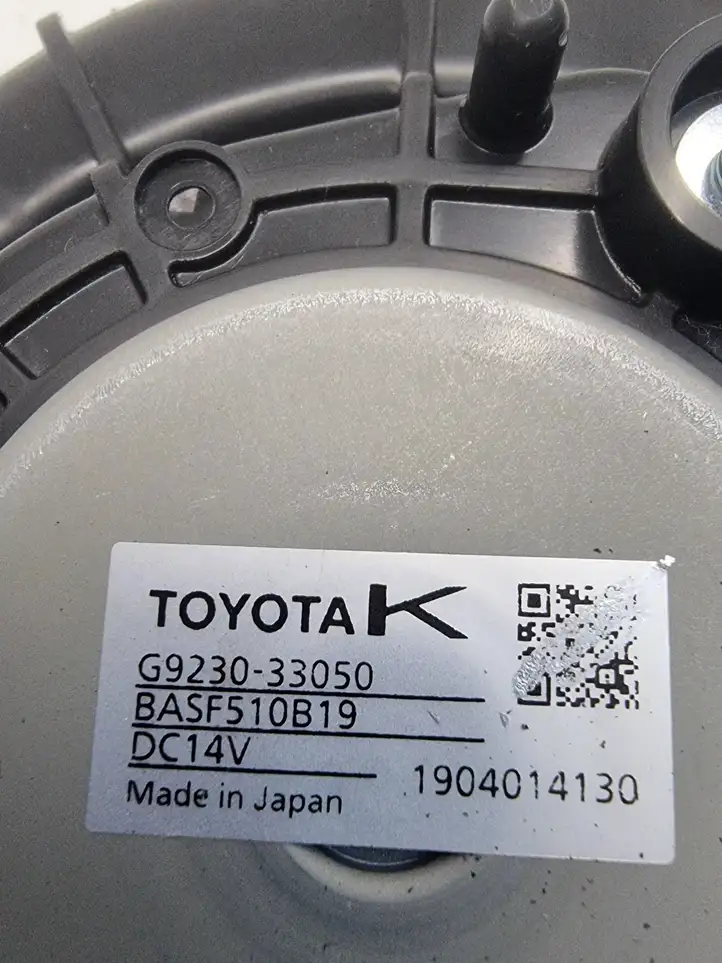 Toyota RAV 4 (XA50) (2018 - ) G923033050 электрический вентилятор батареи автомобиля — фото 4