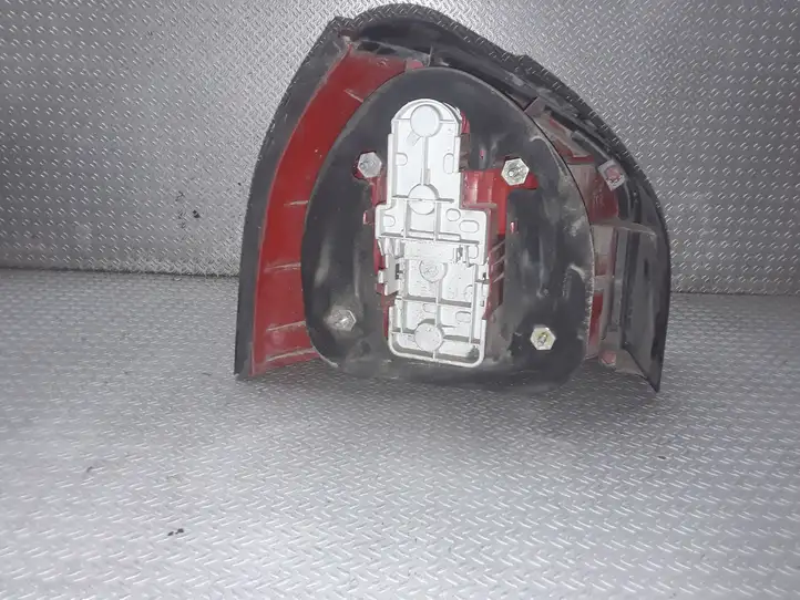 Audi A3/S3 8L (2000 - 2003) 8L0945096 Задний фонарь в кузове — фото 3