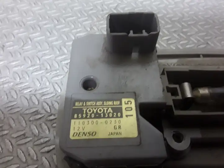 Toyota Corolla Verso E121 (2001 - 2004) 8592013020 Передняя подсветка — фото 2