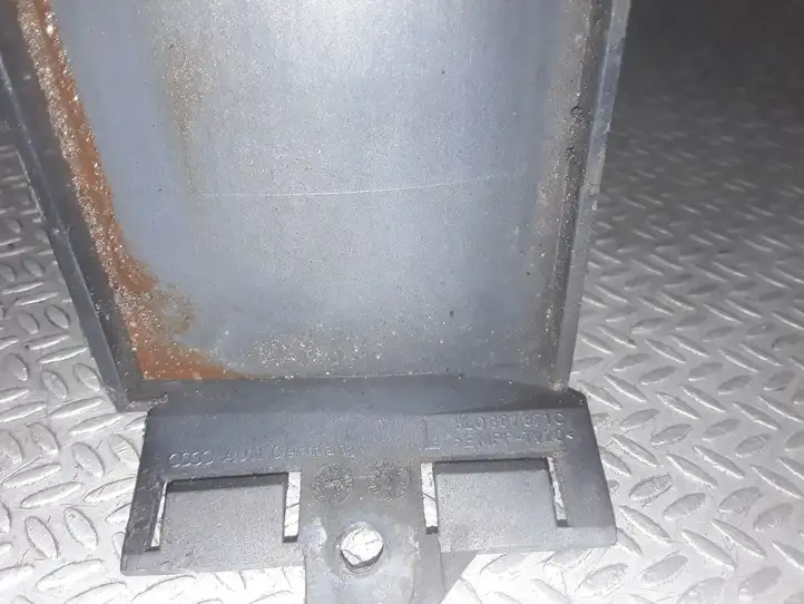 Audi A3/S3 8L (2000 - 2003) 8L0807871C Отделка (ленточка) заднего фонаря — фото 2
