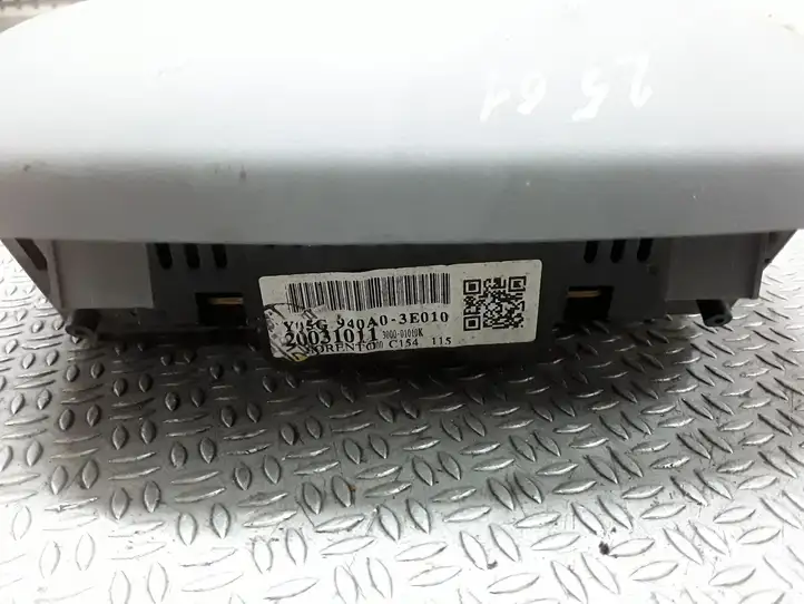 Kia Sorento (2002 - 2006) Y05G940A03E010 Передняя подсветка — фото 2