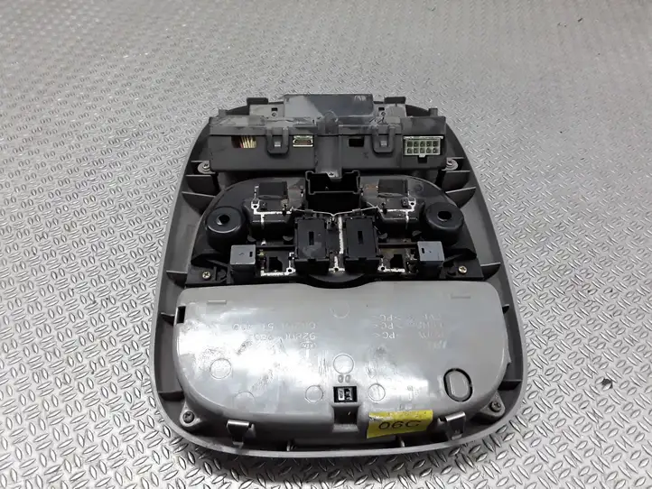 Kia Sorento (2002 - 2006) Y05G940A03E010 Передняя подсветка — фото 3