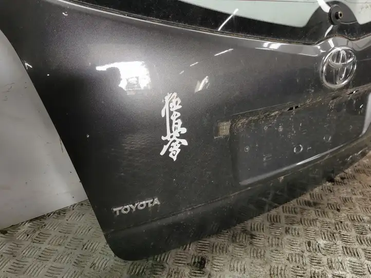 Toyota Corolla Verso AR10 (2004 - 2009) Крышка багажника — фото 5