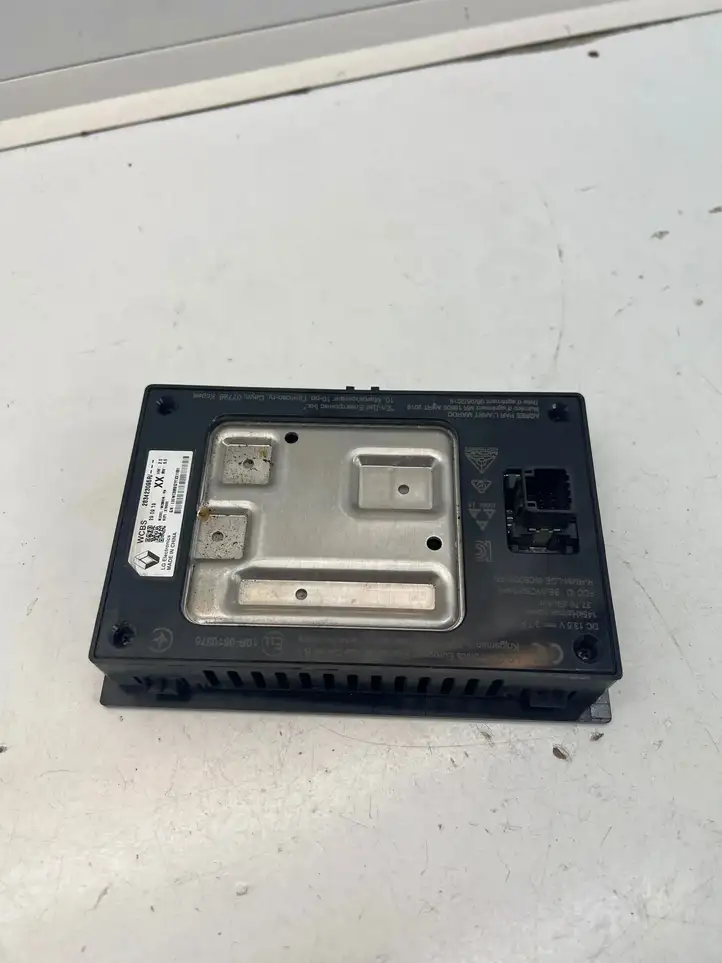 Renault Clio V (2019 - ) 283423095R Модуль беспроводной зарядки — фото 3