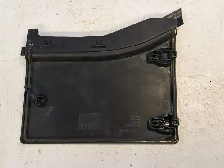 Volvo S60 (2013 - 2018) 31202084 Крышка ящика аккумулятора — фото 3
