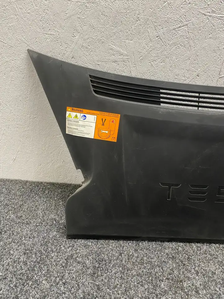 Tesla Model S (2016 - 2021) 1060481-00-C Обшивка бардачка — фото 3