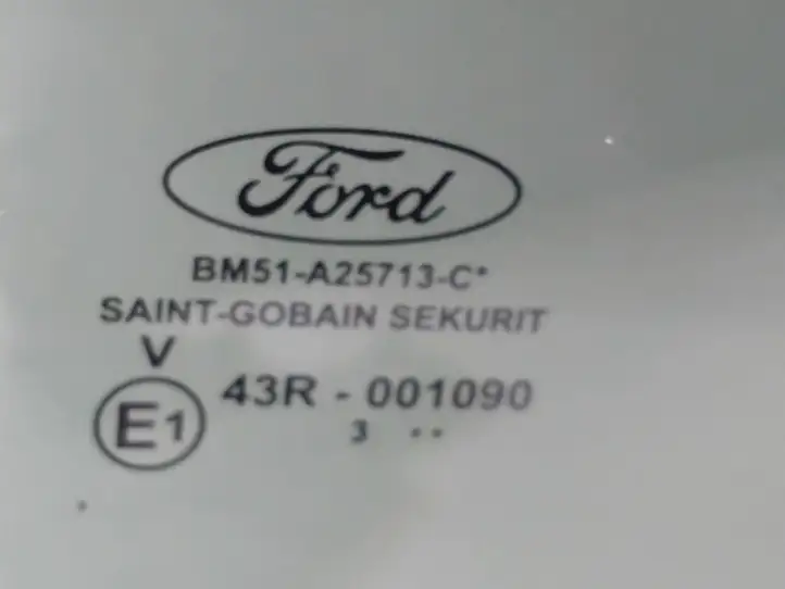 Ford Focus (2011 - 2015) BM51A25713C Стекло задней двери — фото 2