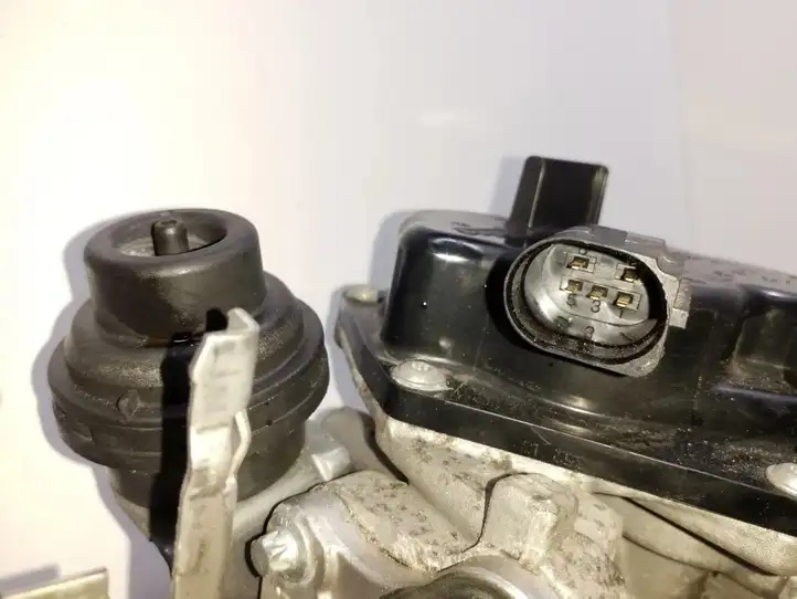 Audi A4 S4 B8 8K (2011 - 2015) 03L131512DN Охладитель клапана EGR — фото 5