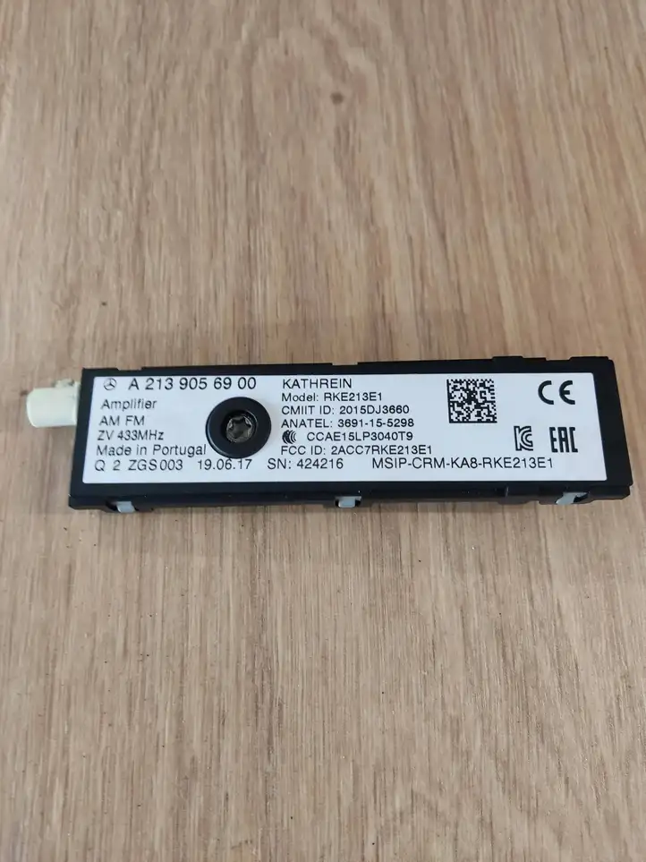 Mercedes-Benz E W213 (2016 - ) A2139056900 Усилитель антенны — фото 1