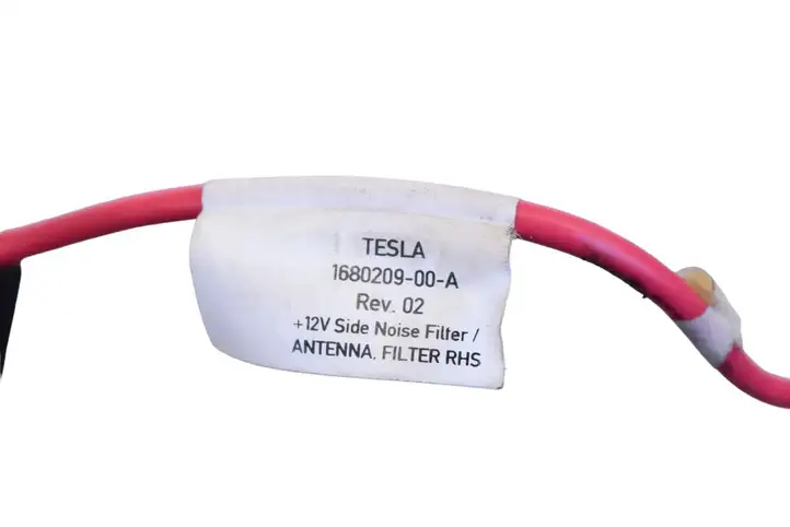 Tesla Model 3 (2017 - 2023) 168020900A Усилитель антенны — фото 5