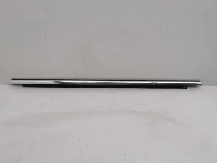 Audi A4 S4 B6 8E 8H (2000 - 2006) 8E0853764B Накладка стекла задней двери — фото 1
