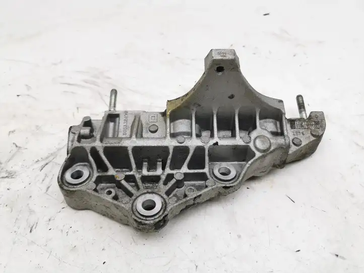 Maserati Ghibli (2013 - 2017) 90513247G Кронштейн охладителя EGR — фото 6