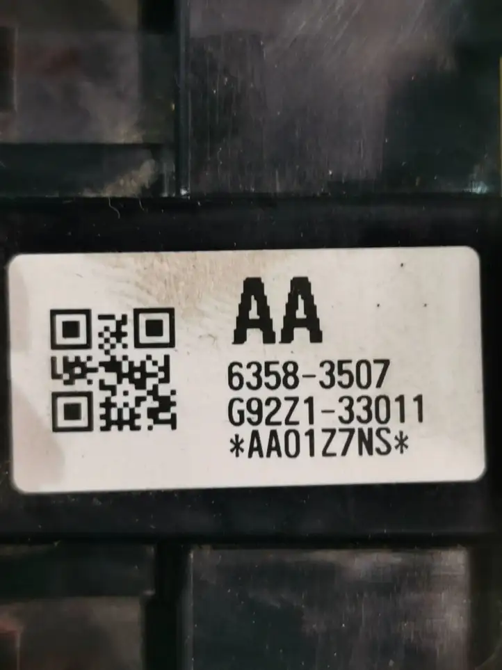 Toyota Auris E180 (2012 - 2018) G92Z133011 Блок монтирования реле — фото 9