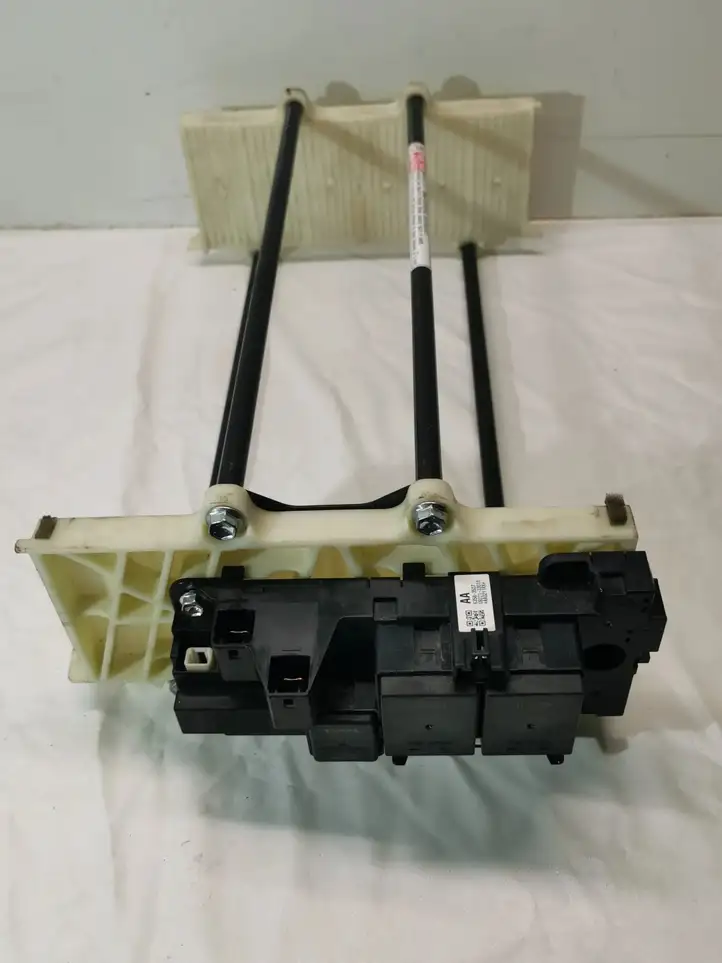 Toyota Auris E180 (2012 - 2018) G92Z133011 Блок монтирования реле — фото 1