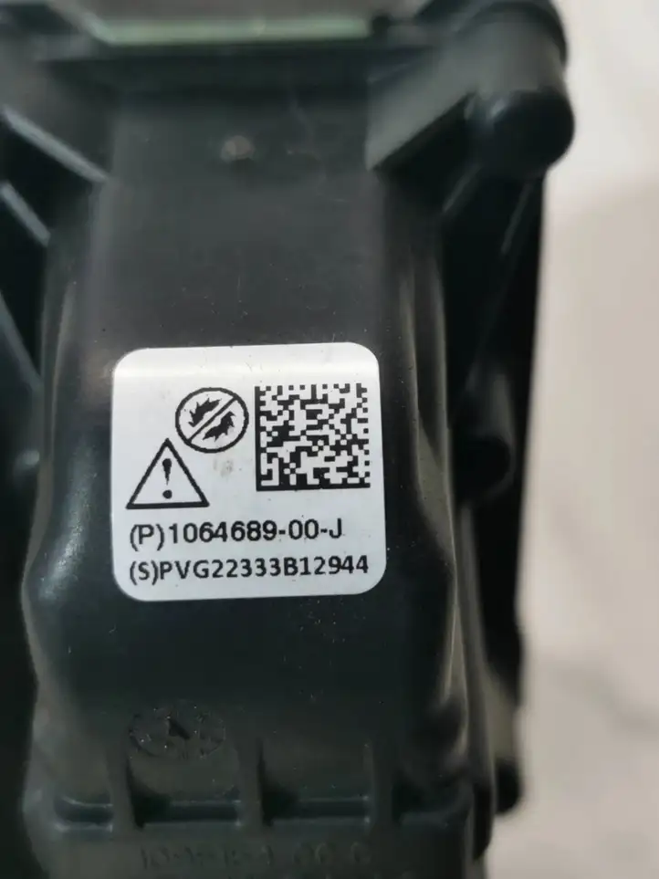 Toyota Prius (XW30) (2009 - 2015) 109515400C Высоковольтный распределительный блок — фото 4