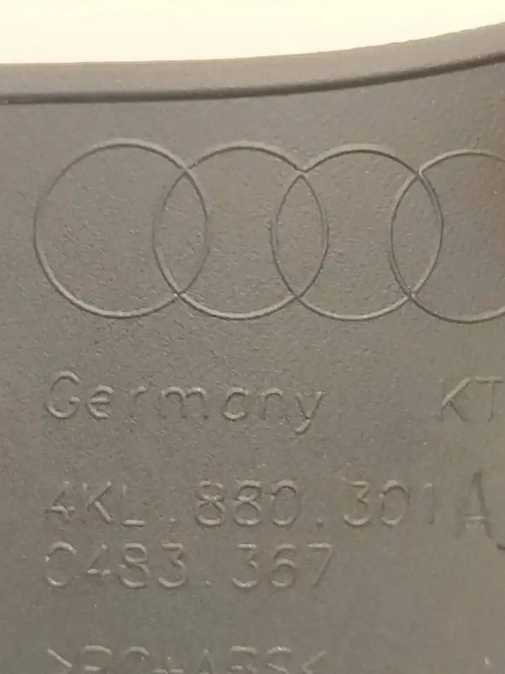 Audi e-tron (2018 - ) 4KL880301A Нижняя отделка панели приборов — фото 4